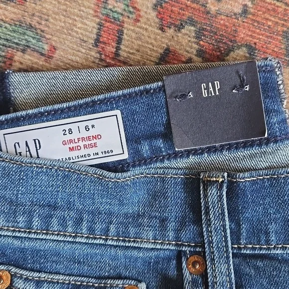 Gap Girlfriend Mid Rise Jeans NWT - Picture 6 of 8